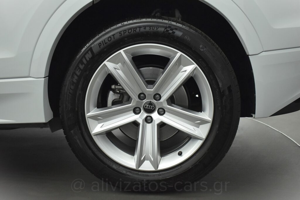 Audi Q8 - 55 TFSIe Quattro Tiptronic Plug-in Hybrid Black Look Packet