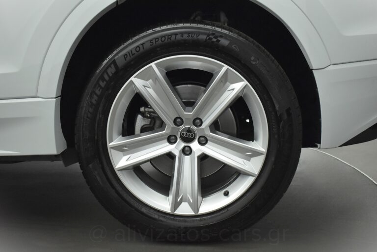 Audi Q8 - 55 TFSIe Quattro Tiptronic Plug-in Hybrid Black Look Packet