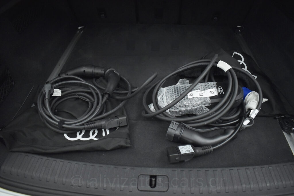 Audi Q8 - 55 TFSIe Quattro Tiptronic Plug-in Hybrid Black Look Packet