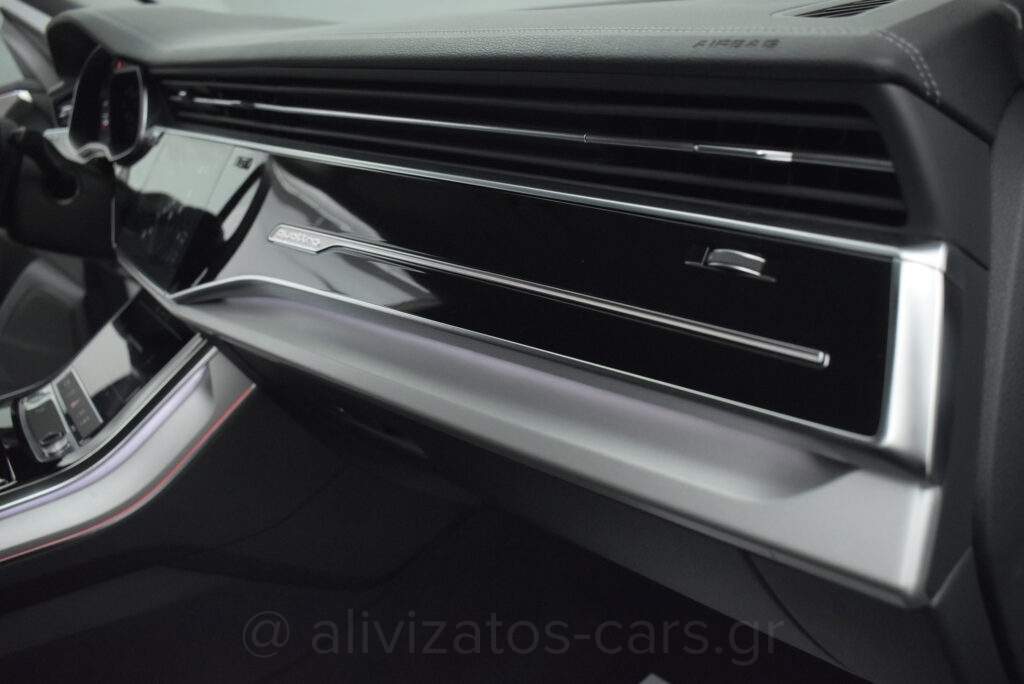 Audi Q8 - 55 TFSIe Quattro Tiptronic Plug-in Hybrid Black Look Packet