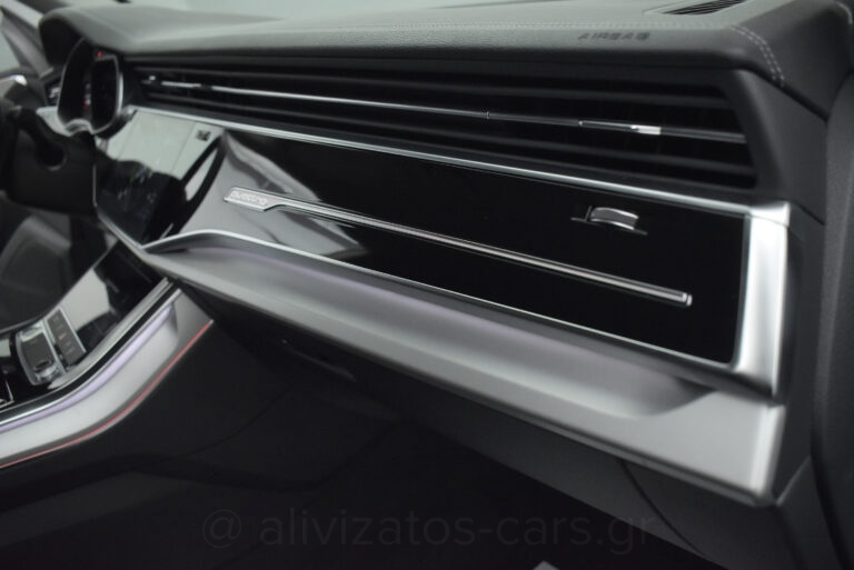 Audi Q8 - 55 TFSIe Quattro Tiptronic Plug-in Hybrid Black Look Packet