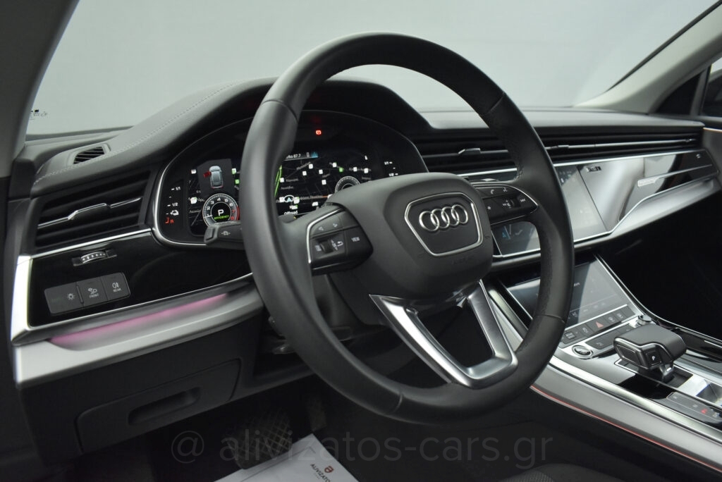 Audi Q8 - 55 TFSIe Quattro Tiptronic Plug-in Hybrid Black Look Packet