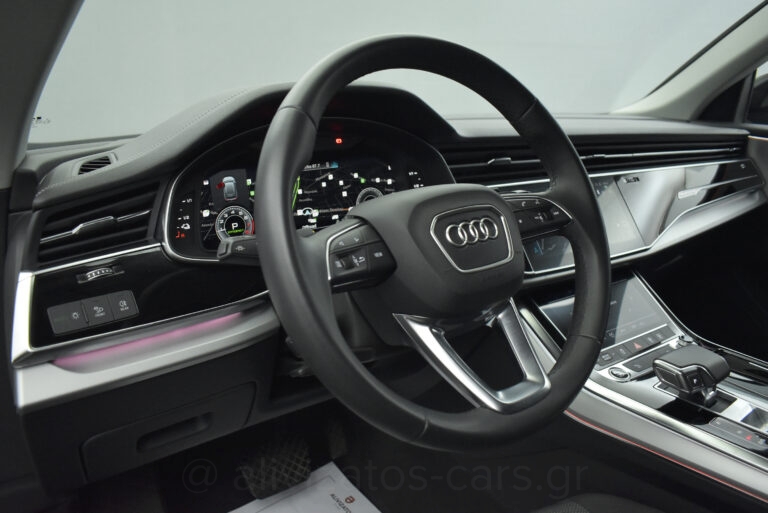 Audi Q8 - 55 TFSIe Quattro Tiptronic Plug-in Hybrid Black Look Packet