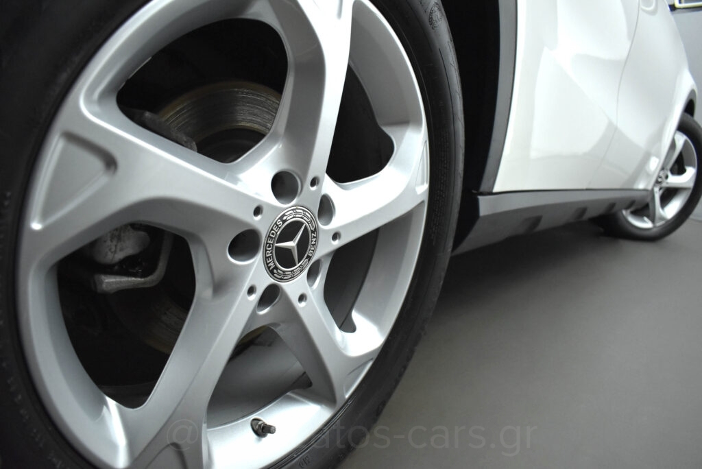 MERCEDES GLA 180 - 1.5 Urban Editiom Automatic Facelift