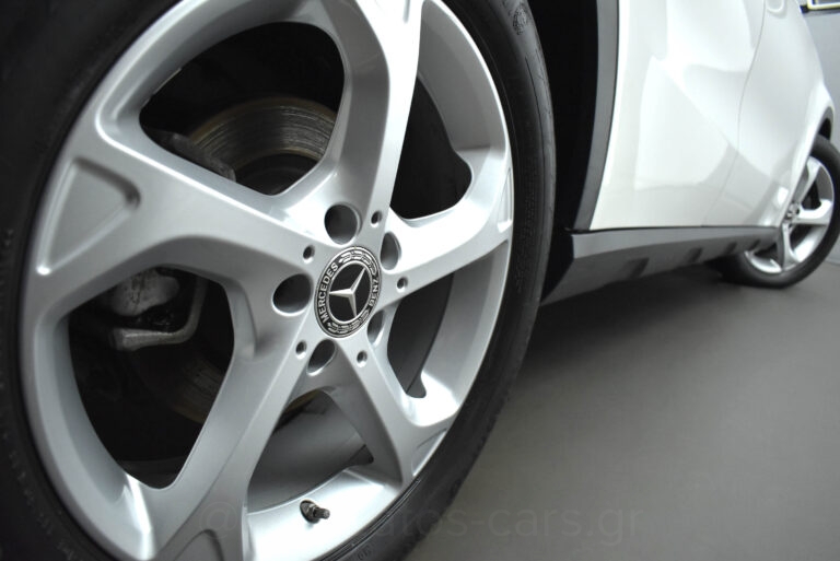 MERCEDES GLA 180 - 1.5 Urban Editiom Automatic Facelift