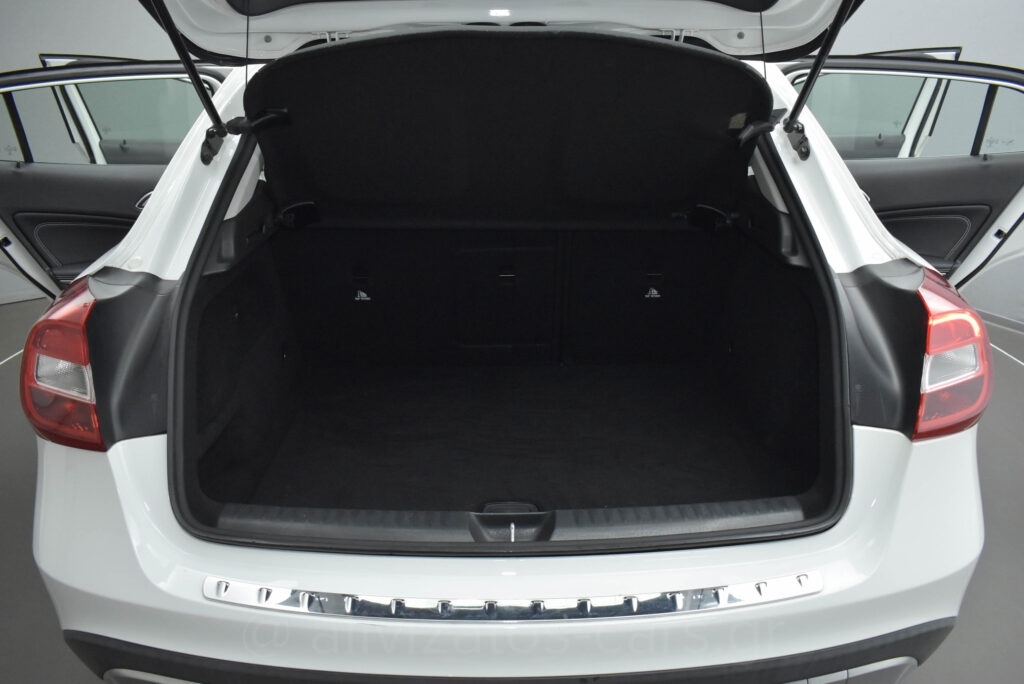 MERCEDES GLA 180 - 1.5 Urban Editiom Automatic Facelift