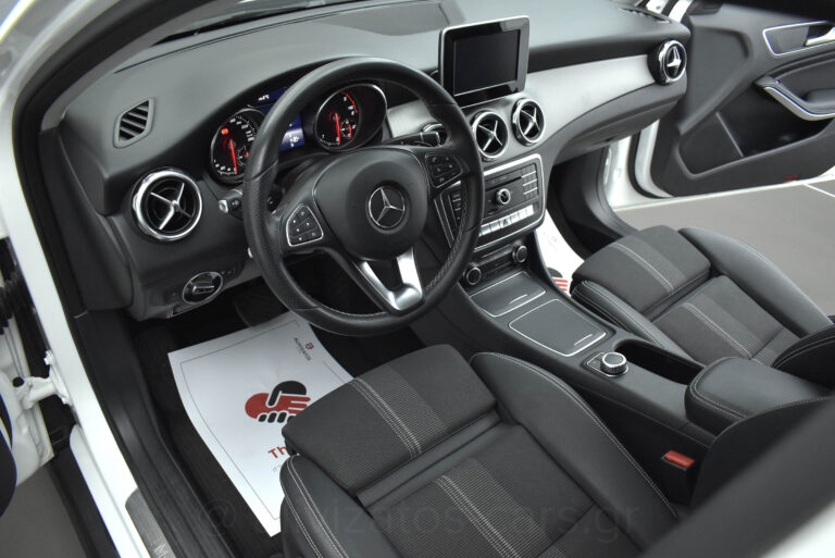 MERCEDES GLA 180 - 1.5 Urban Editiom Automatic Facelift