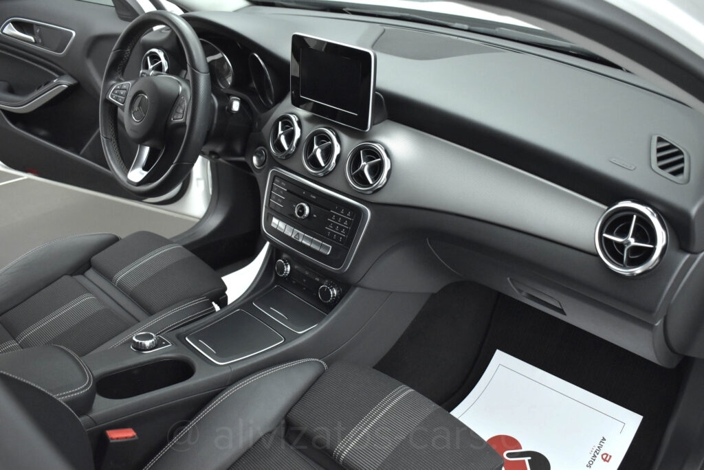 MERCEDES GLA 180 - 1.5 Urban Editiom Automatic Facelift