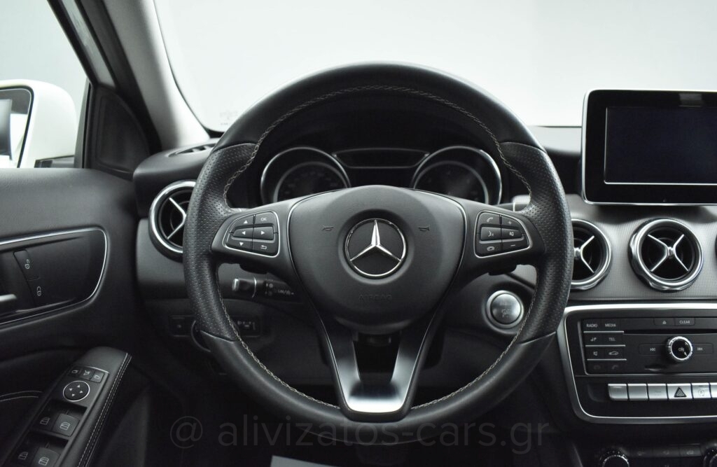 MERCEDES GLA 180 - 1.5 Urban Editiom Automatic Facelift