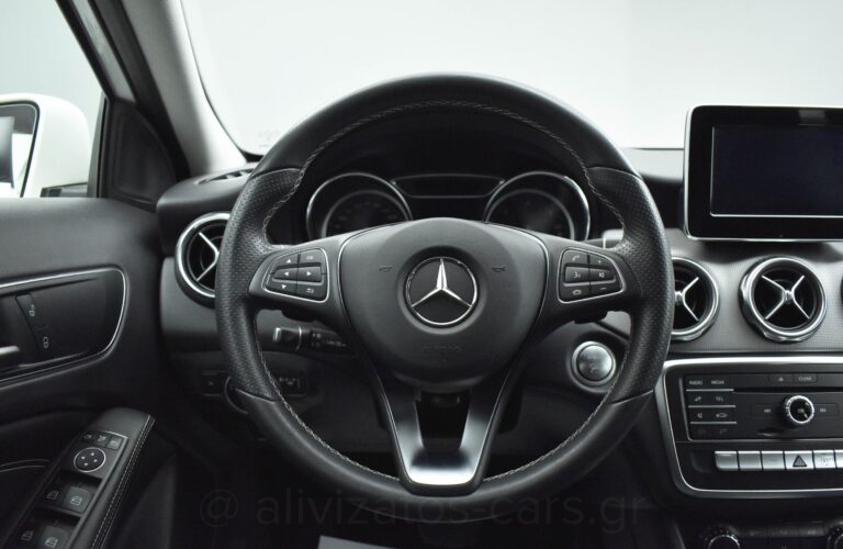 MERCEDES GLA 180 - 1.5 Urban Editiom Automatic Facelift