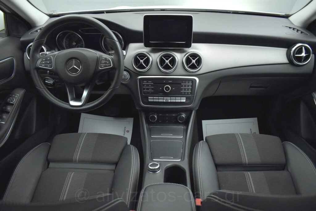 MERCEDES GLA 180 - 1.5 Urban Editiom Automatic Facelift