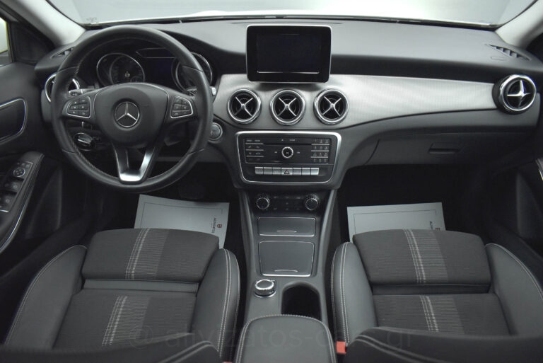 MERCEDES GLA 180 - 1.5 Urban Editiom Automatic Facelift
