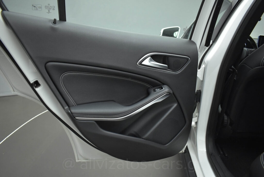 MERCEDES GLA 180 - 1.5 Urban Editiom Automatic Facelift