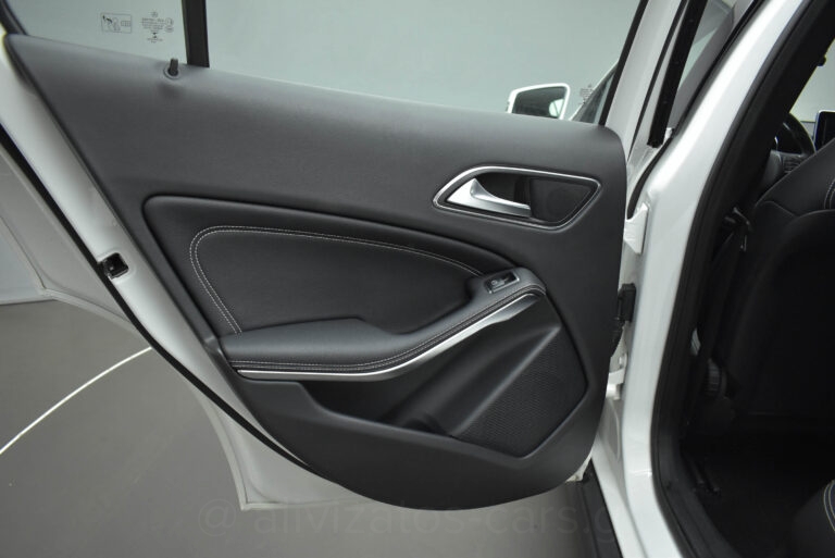 MERCEDES GLA 180 - 1.5 Urban Editiom Automatic Facelift