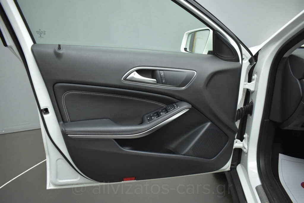 MERCEDES GLA 180 - 1.5 Urban Editiom Automatic Facelift