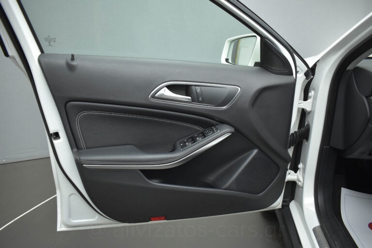 MERCEDES GLA 180 - 1.5 Urban Editiom Automatic Facelift