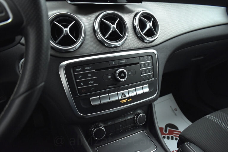 MERCEDES GLA 180 - 1.5 Urban Editiom Automatic Facelift