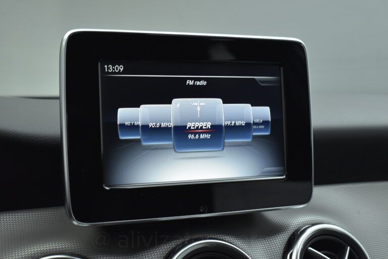 MERCEDES GLA 180 - 1.5 Urban Editiom Automatic Facelift