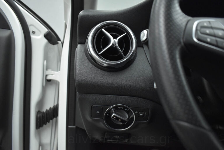 MERCEDES GLA 180 - 1.5 Urban Editiom Automatic Facelift