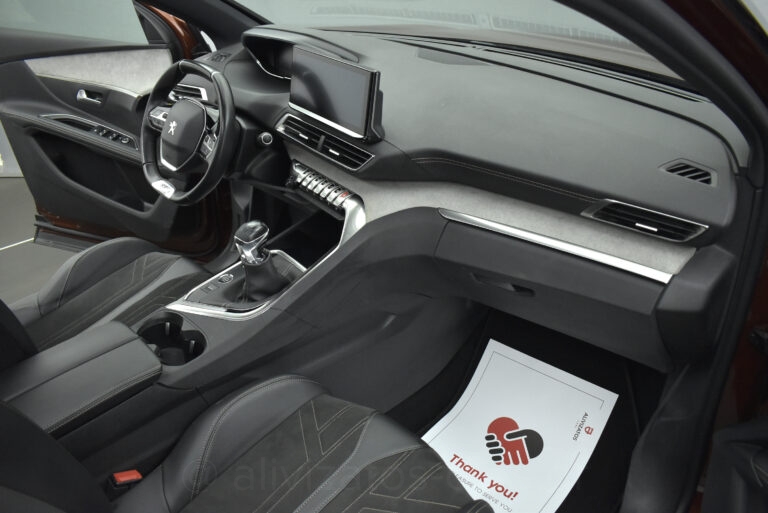 Peugeot 5008 - GT Line Panorαma Alcantara Leather 7Seats 130hp