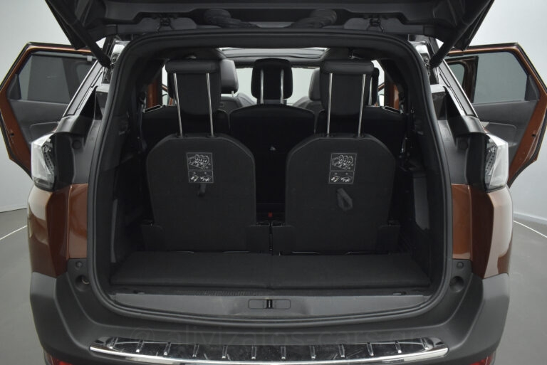 Peugeot 5008 - GT Line Panorαma Alcantara Leather 7Seats 130hp