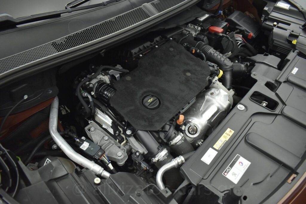 Peugeot 5008 - GT Line Panorαma Alcantara Leather 7Seats 130hp