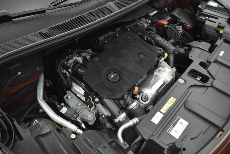 Peugeot 5008 - GT Line Panorαma Alcantara Leather 7Seats 130hp