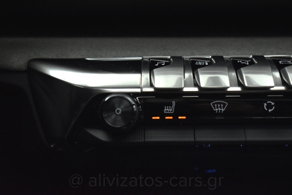 Peugeot 5008 - GT Line Panorαma Alcantara Leather 7Seats 130hp