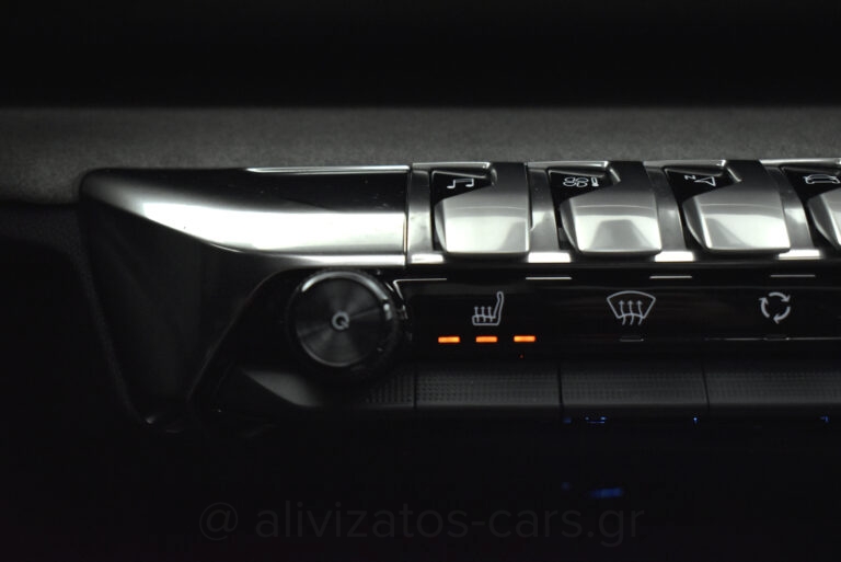 Peugeot 5008 - GT Line Panorαma Alcantara Leather 7Seats 130hp