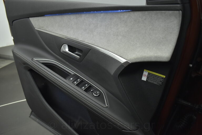 Peugeot 5008 - GT Line Panorαma Alcantara Leather 7Seats 130hp