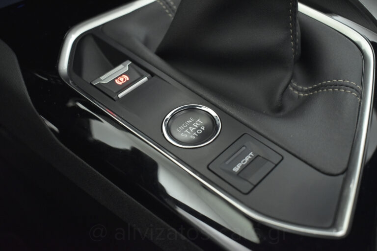 Peugeot 5008 - GT Line Panorαma Alcantara Leather 7Seats 130hp