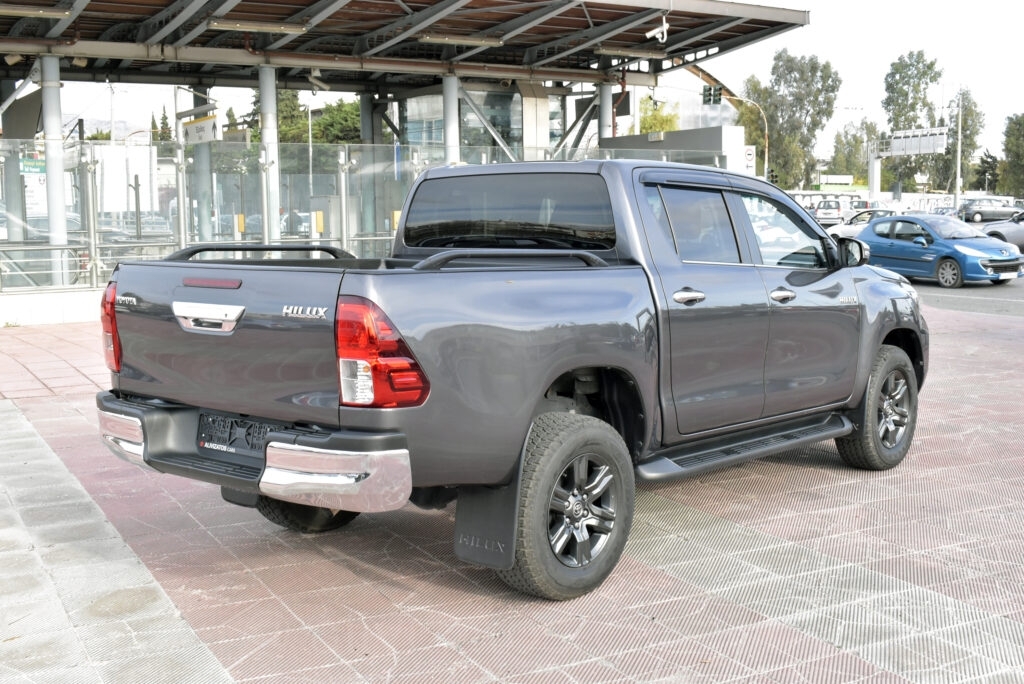 Toyota Hilux - 2.4 Double Cab 4x4 Cruiser Automatic Camera