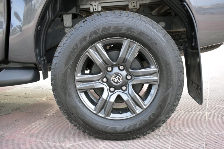 Toyota Hilux - 2.4 Double Cab 4x4 Cruiser Automatic Camera