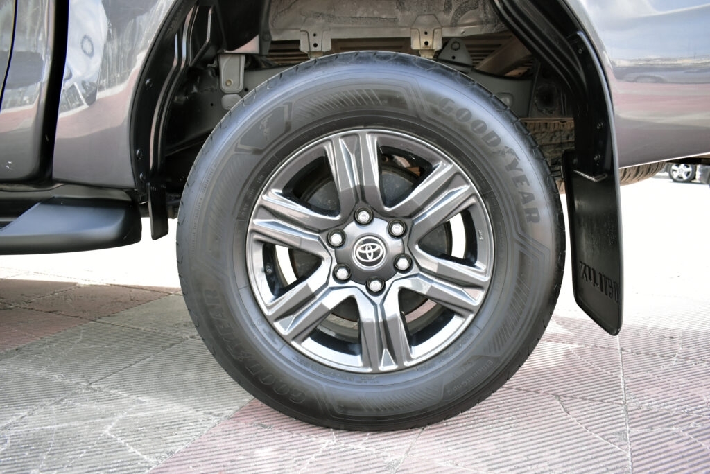 Toyota Hilux - 2.4 Double Cab 4x4 Cruiser Automatic Camera