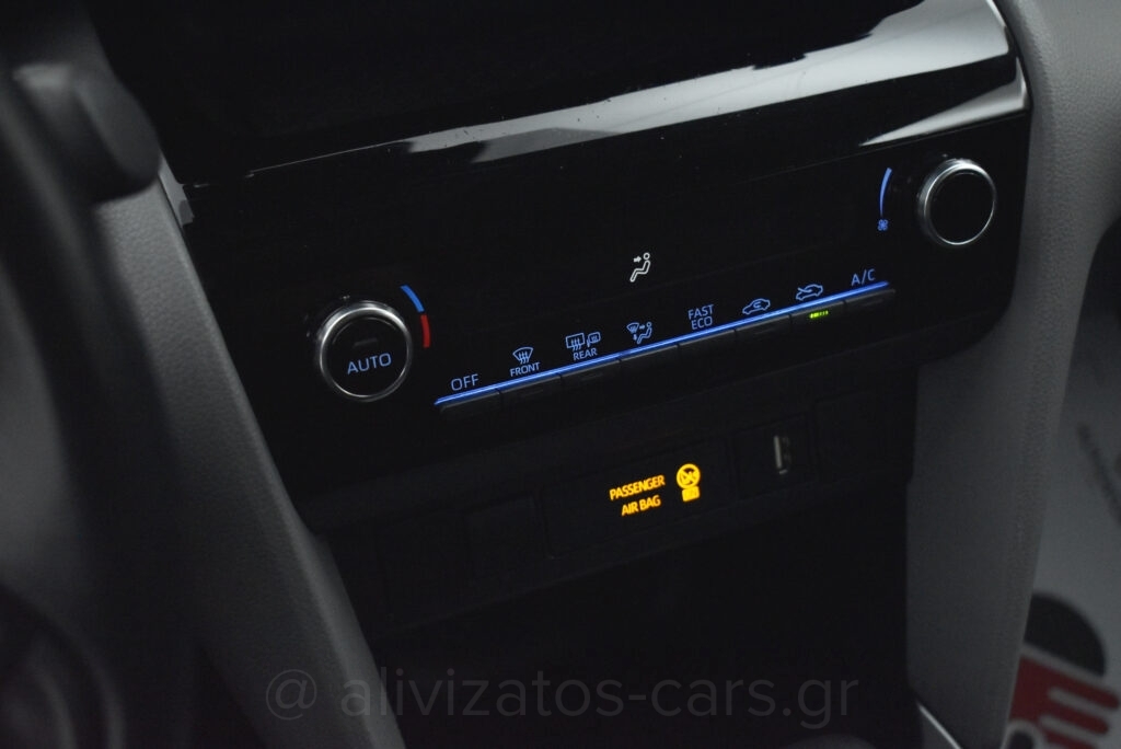 Toyota Yaris Cross - 1.5 Hybrid E-CVT Dynamic +Navigation