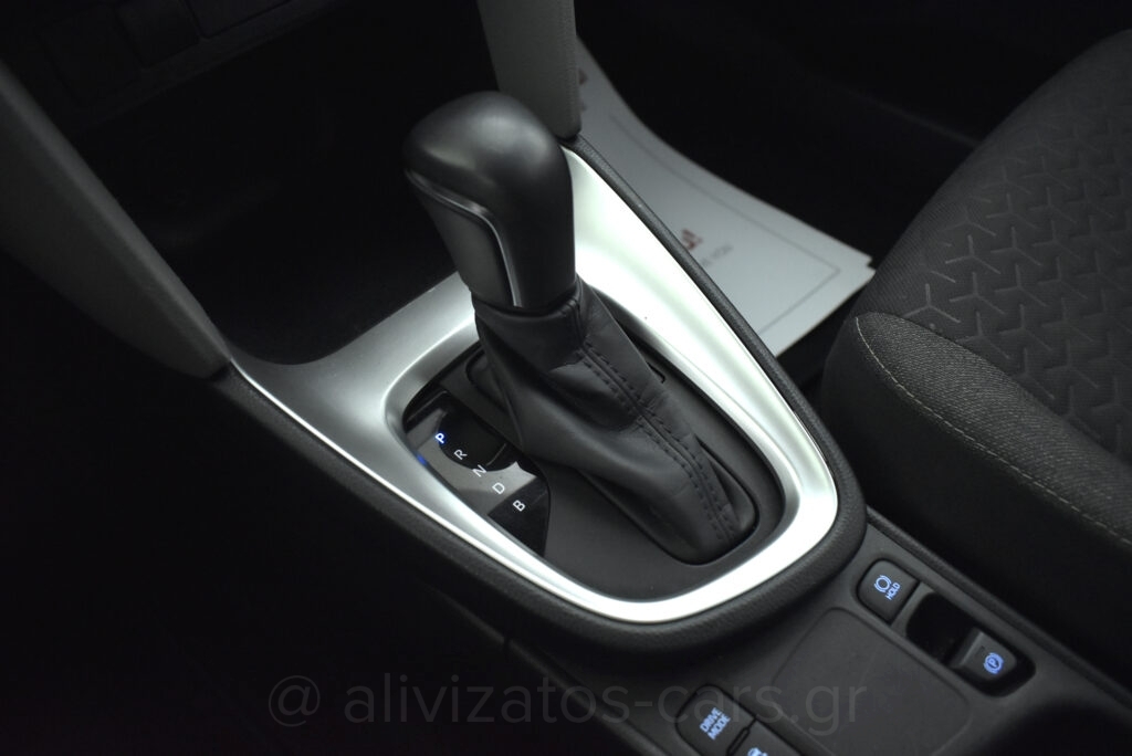 Toyota Yaris Cross - 1.5 Hybrid E-CVT Dynamic +Navigation