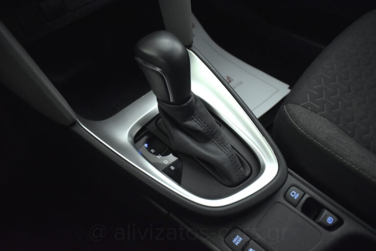 Toyota Yaris Cross - 1.5 Hybrid E-CVT Dynamic +Navigation