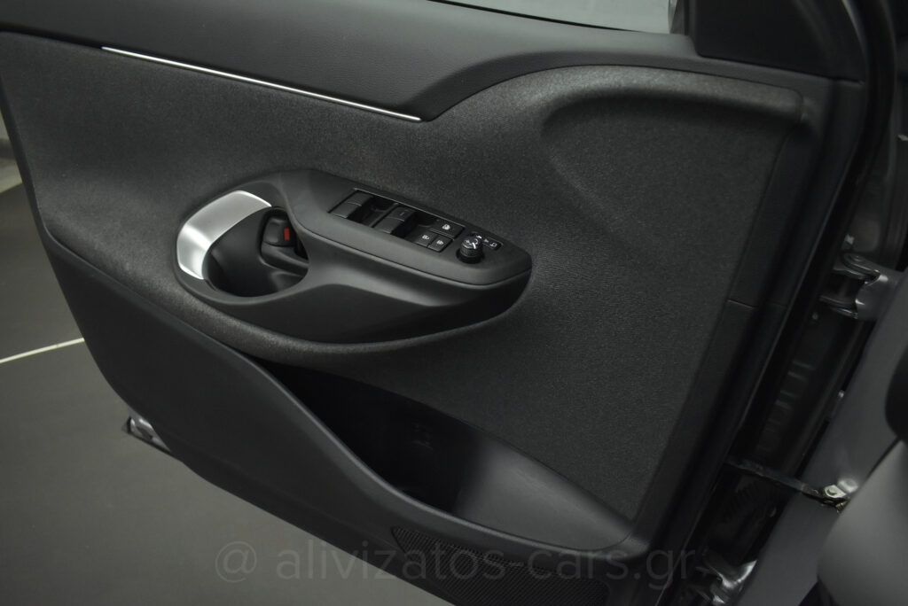 Toyota Yaris Cross - 1.5 Hybrid E-CVT Dynamic +Navigation