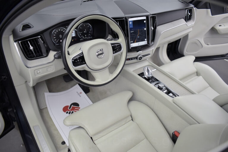 Volvo XC 60 -  B5 MHEV INSCRIPTION PANORAMA AWD 235hp