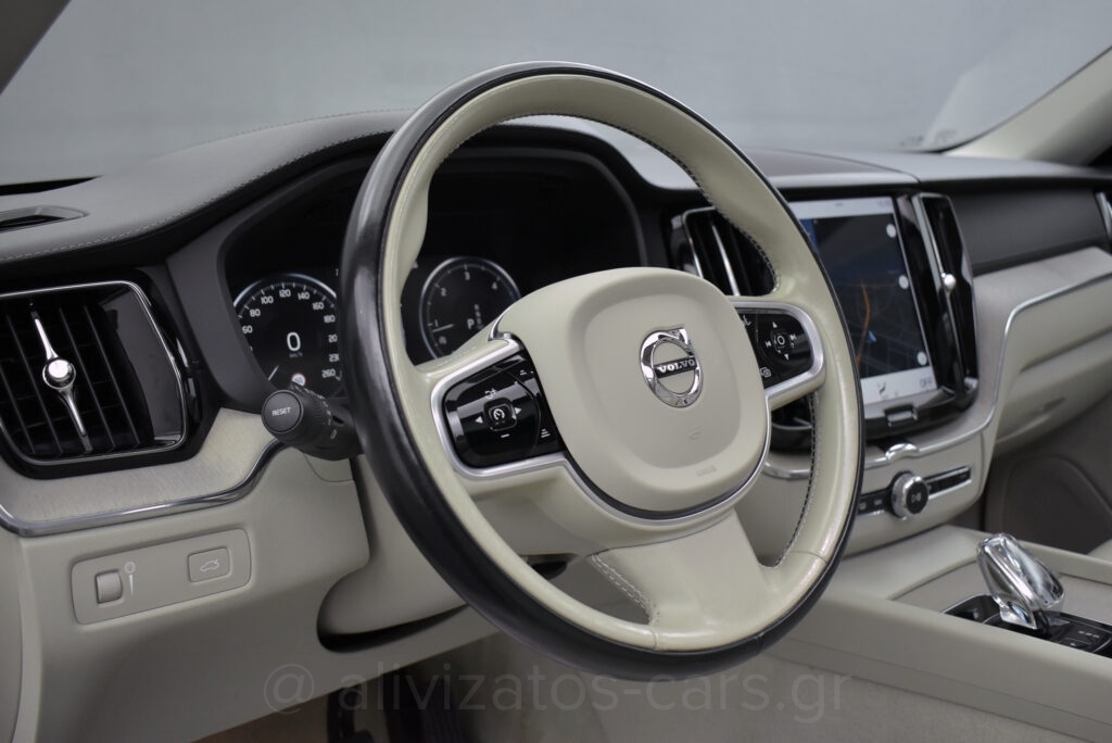 Volvo XC 60 -  B5 MHEV INSCRIPTION PANORAMA AWD 235hp