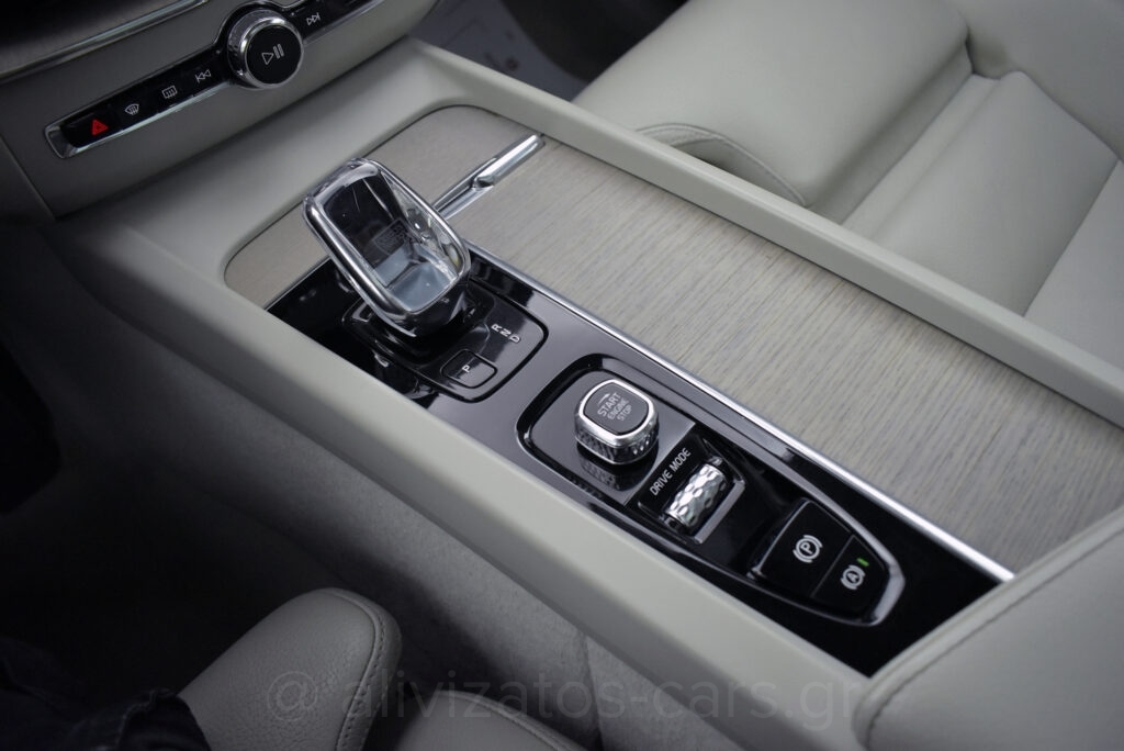 Volvo XC 60 -  B5 MHEV INSCRIPTION PANORAMA AWD 235hp