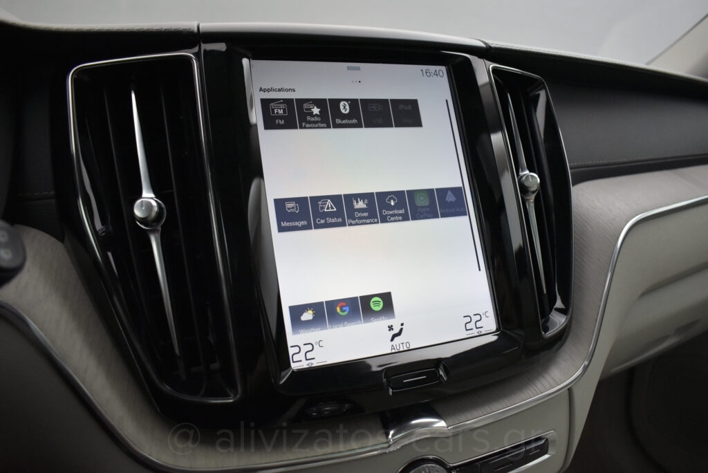 Volvo XC 60 -  B5 MHEV INSCRIPTION PANORAMA AWD 235hp