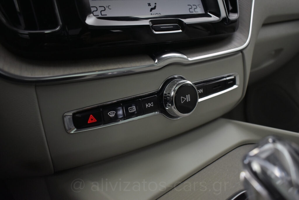 Volvo XC 60 -  B5 MHEV INSCRIPTION PANORAMA AWD 235hp