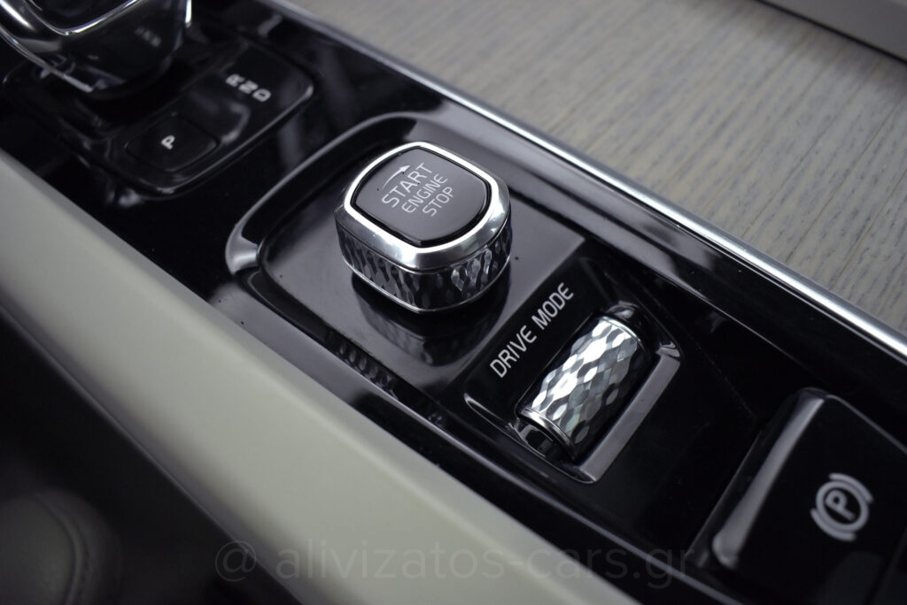 Volvo XC 60 -  B5 MHEV INSCRIPTION PANORAMA AWD 235hp