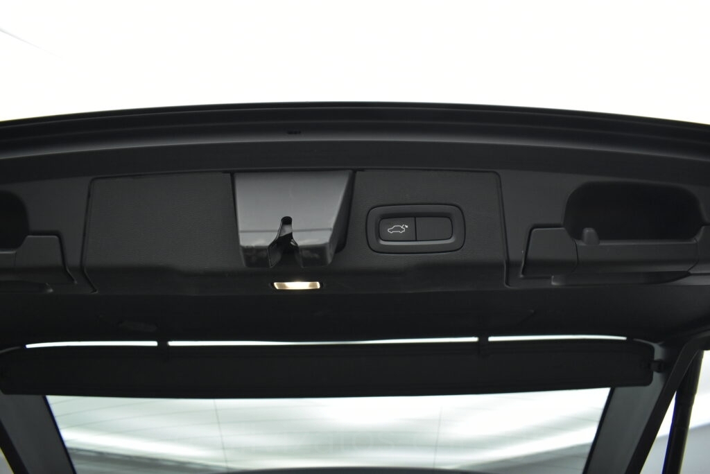 Volvo XC 60 -  B5 MHEV INSCRIPTION PANORAMA AWD 235hp