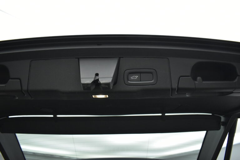 Volvo XC 60 -  B5 MHEV INSCRIPTION PANORAMA AWD 235hp