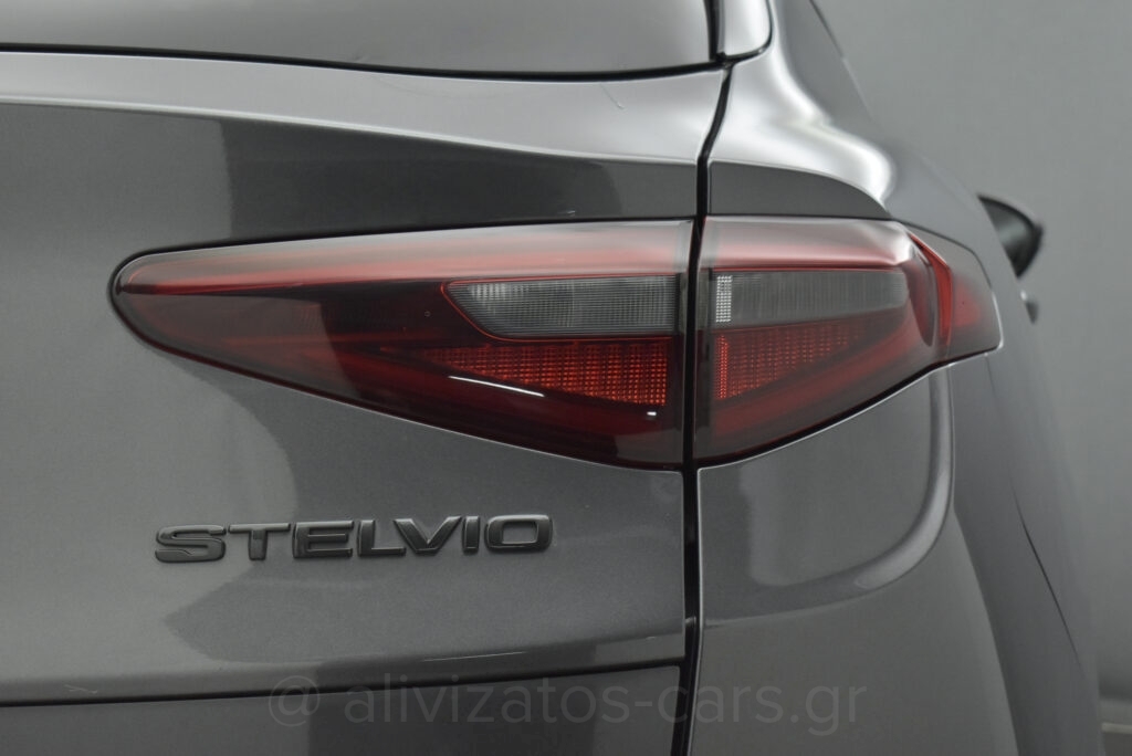 Alfa Romeo Stelvio - Veloce Ti Q4 EAT8 Panopama 211hp