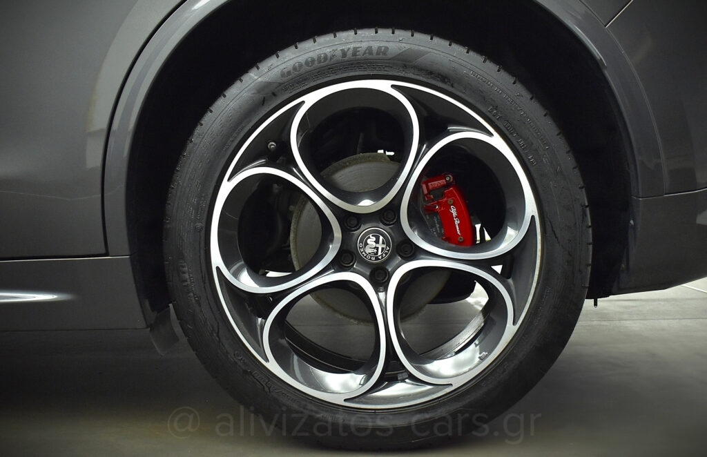 Alfa Romeo Stelvio - Veloce Ti Q4 EAT8 Panopama 211hp