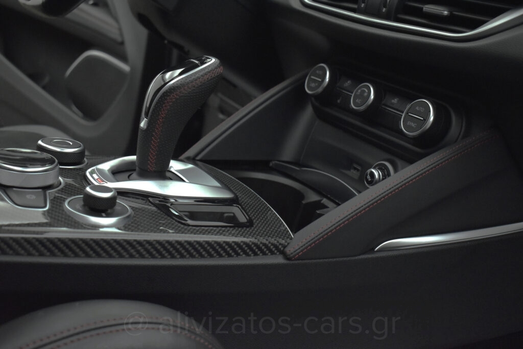 Alfa Romeo Stelvio - Veloce Ti Q4 EAT8 Panopama 211hp