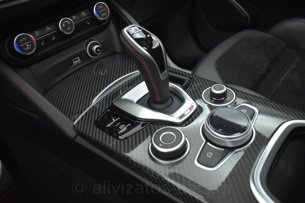 Alfa Romeo Stelvio - Veloce Ti Q4 EAT8 Panopama 211hp